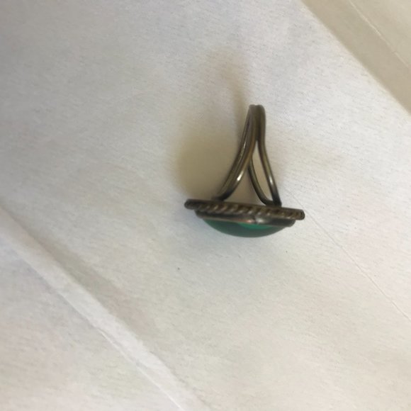 3/$15 Unique Vintage Metallic and Green Ring - Picture 2 of 3